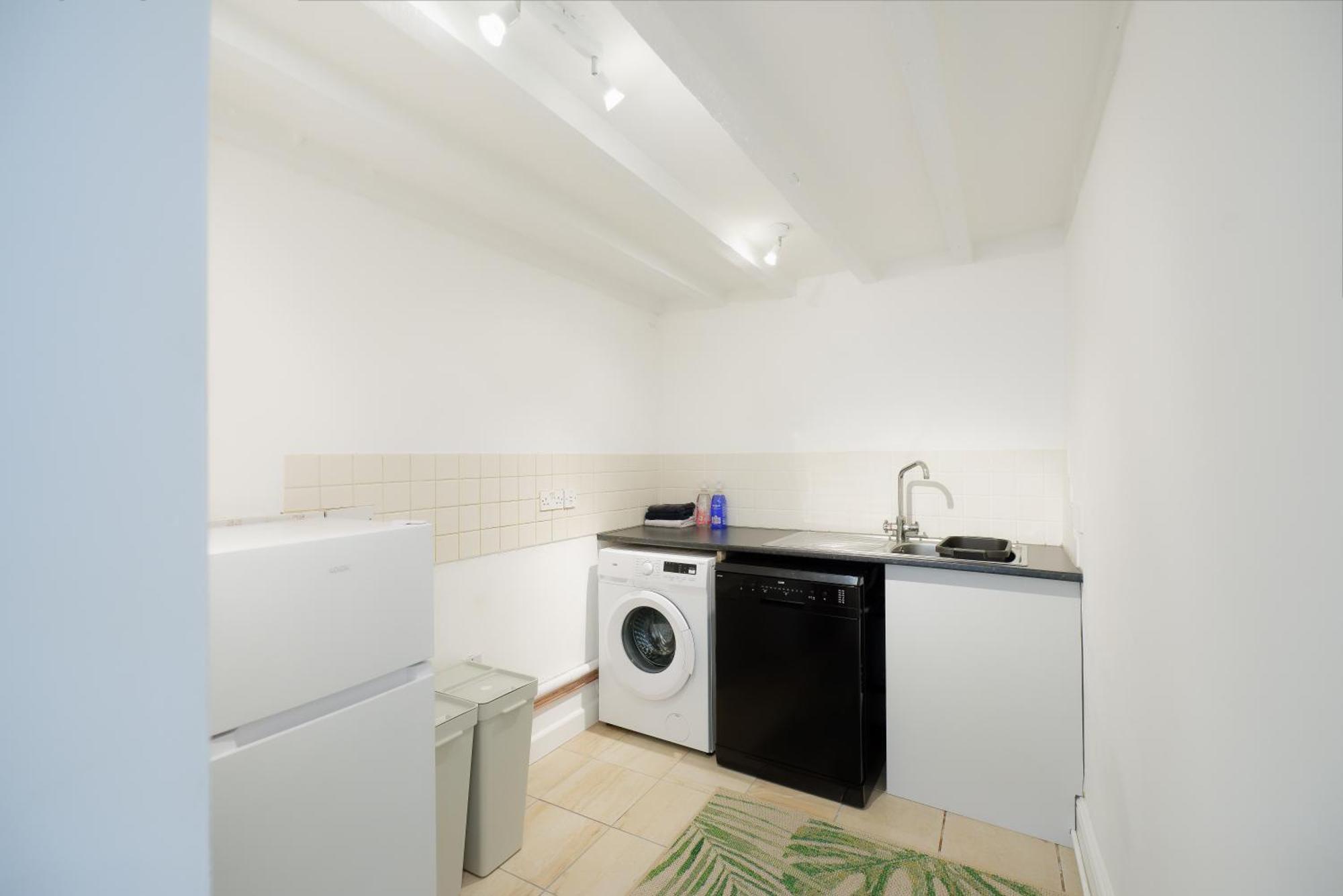 Stayright 3 Bed Home Near Hiking Trails & Parks Llwynypia Buitenkant foto