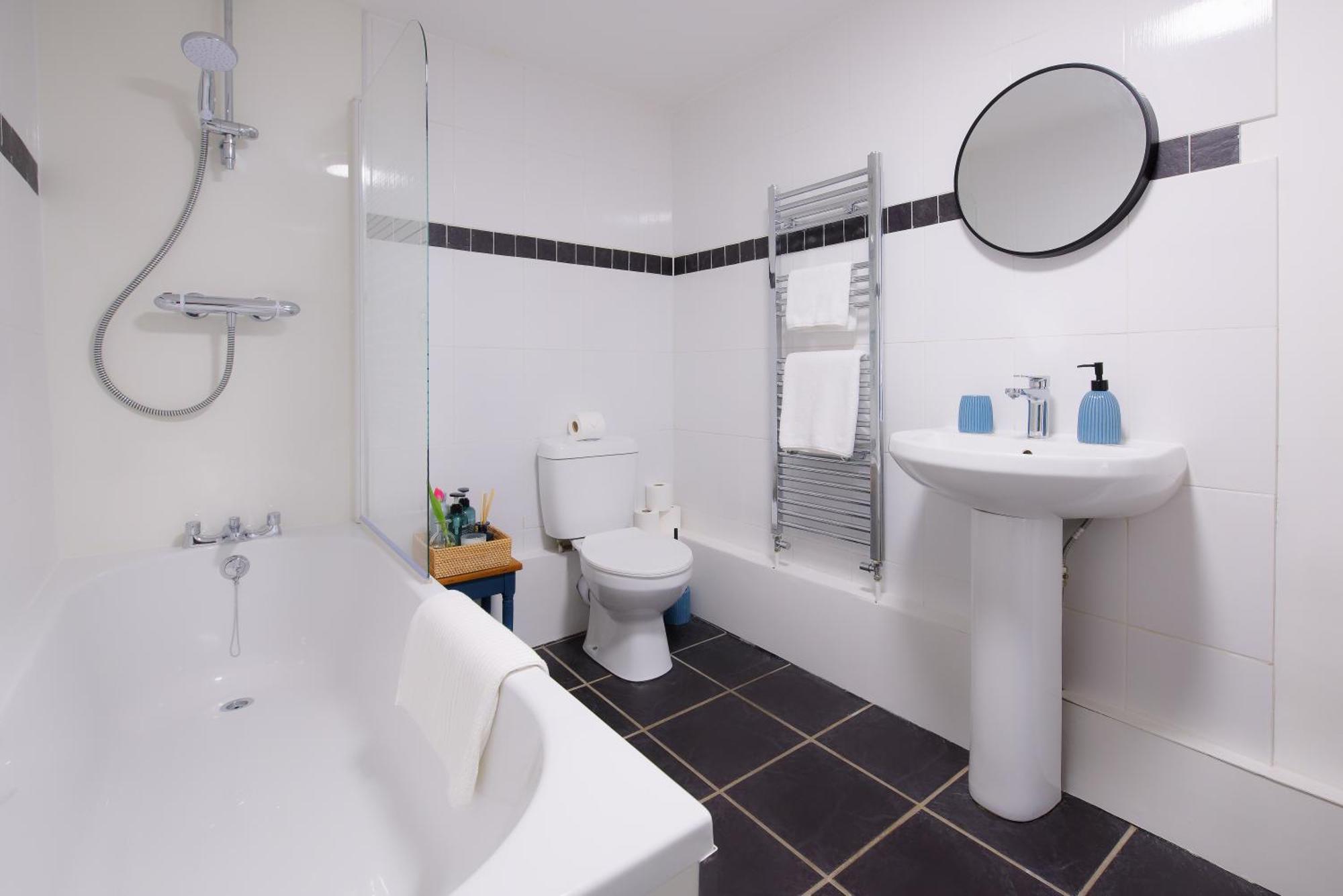 Stayright 3 Bed Home Near Hiking Trails & Parks Llwynypia Buitenkant foto