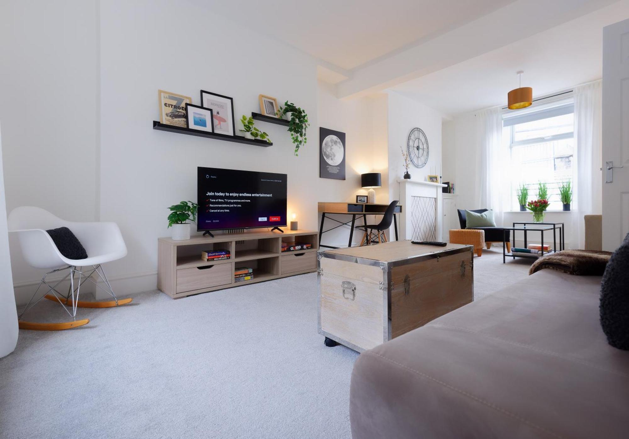Stayright 3 Bed Home Near Hiking Trails & Parks Llwynypia Buitenkant foto